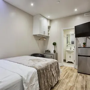  Hostel And Canada